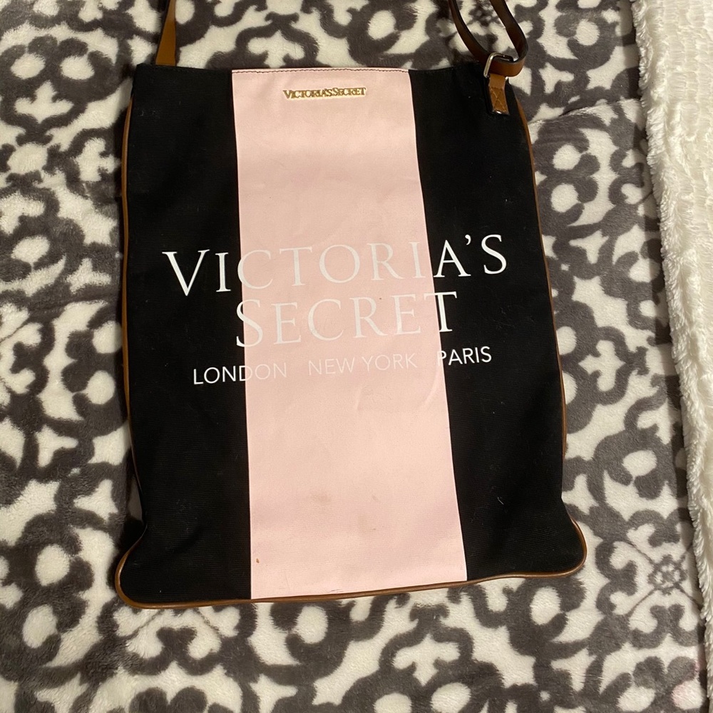 New, Victoria’s Secret medium sized tote.